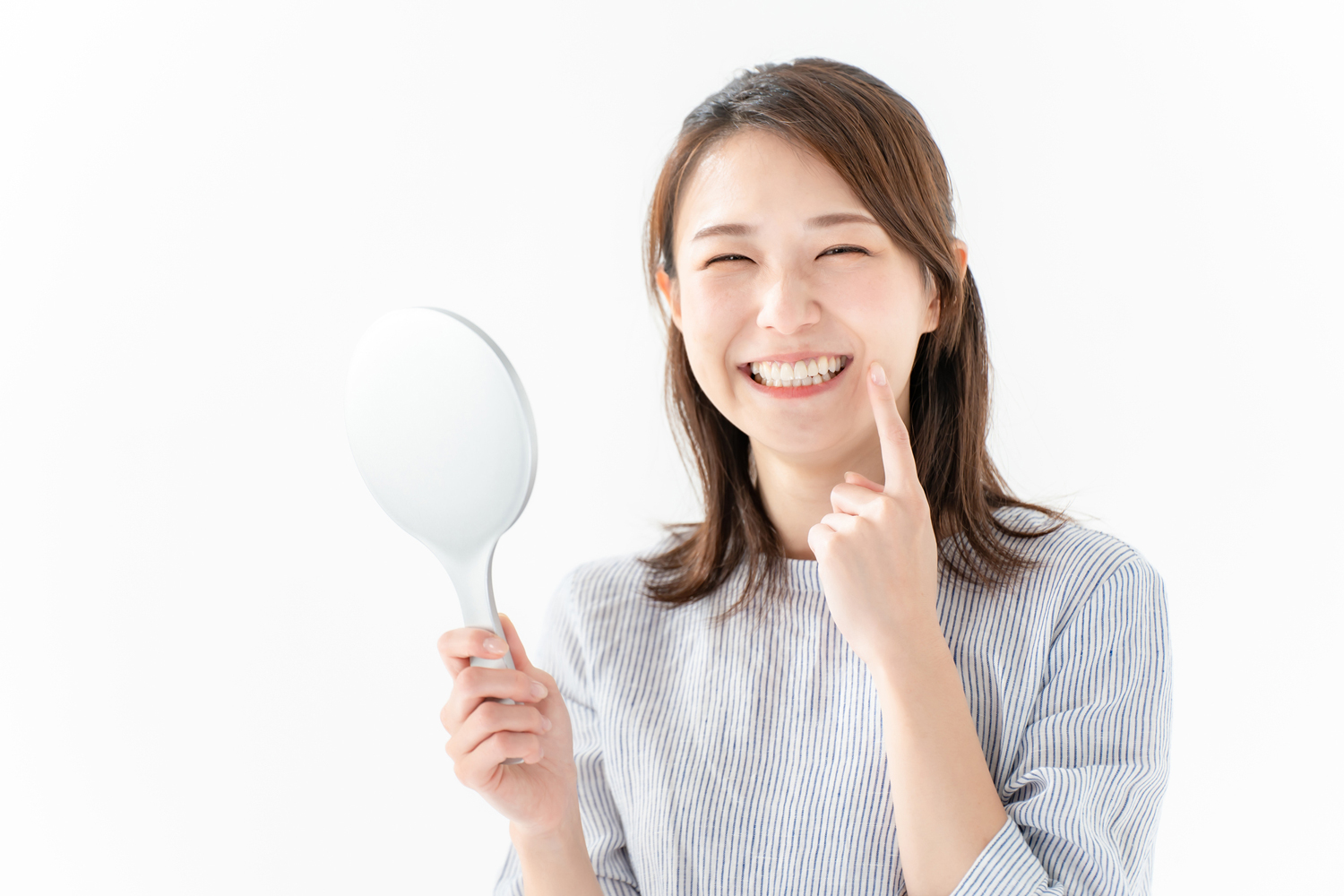 自然な見た目と噛む力を再現するインプラント